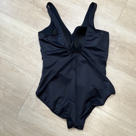 MIRACLESUIT Twisted Sister Esmerlda One-Piece Swimsuit BLACK SIZE 16 NEW.  0472 - Picture 4 of 6
